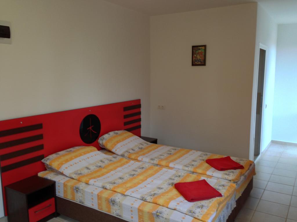 Hotel Zapovedni Rai à Primorsko Chambre photo